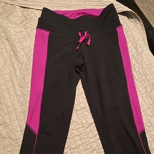 Black and magenta old navy leggings
